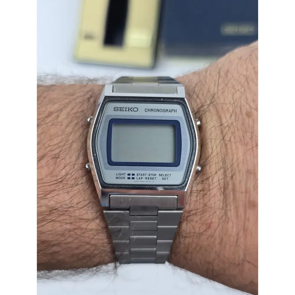 Vintage Seiko A927-5010 Digital Chronograph Day Date w/ box Clean! -need battery